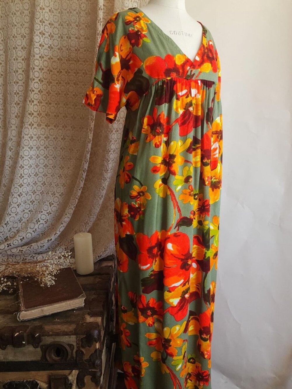 Vintage 1960s Dress with Pockets, Volup Tiki Style Hawaiian Floral Print Mumu in - Picture 7 of 13